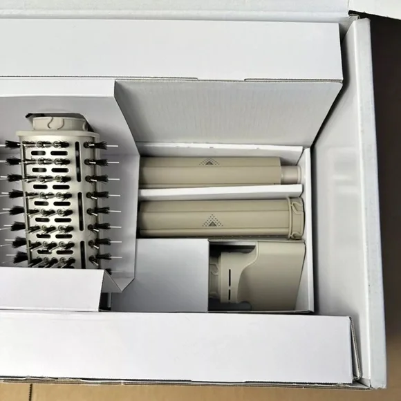 SHARE (-10)Shark Flexstyle Air Styling and Drying System (7 Attachments)
+ (Bag) - Picture 4 of 7